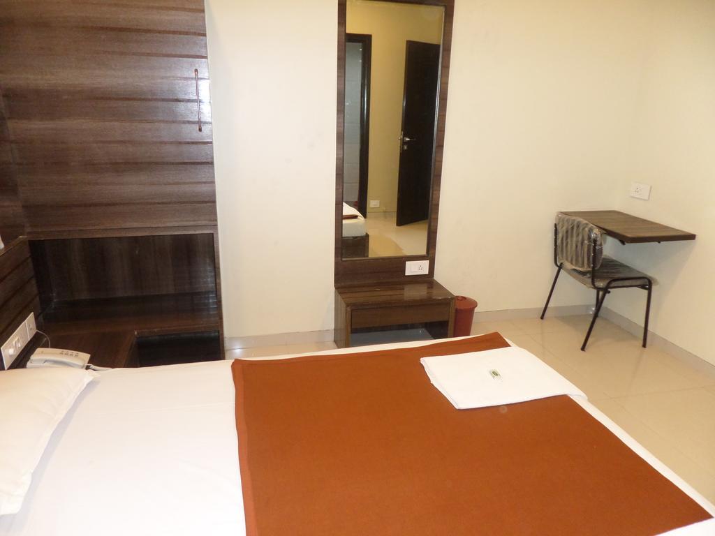 舍地 Sai Heera Residency酒店 客房 照片