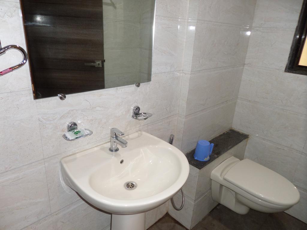 舍地 Sai Heera Residency酒店 客房 照片