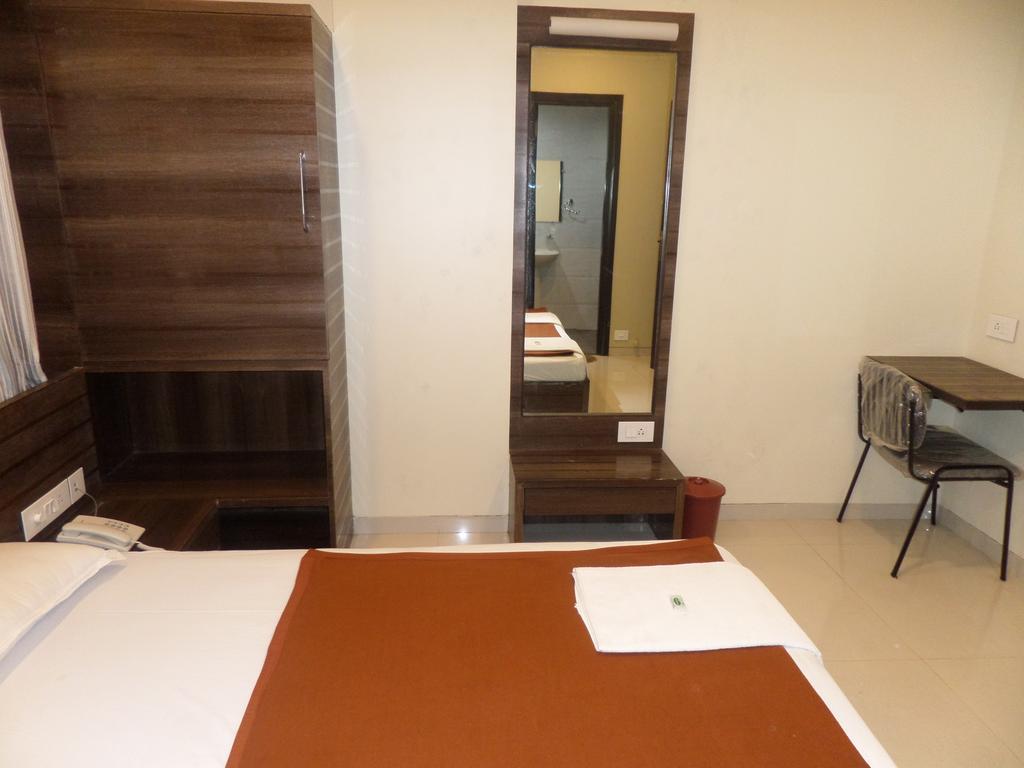 舍地 Sai Heera Residency酒店 外观 照片