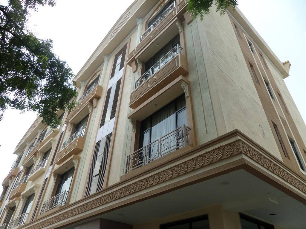 舍地 Sai Heera Residency酒店 外观 照片