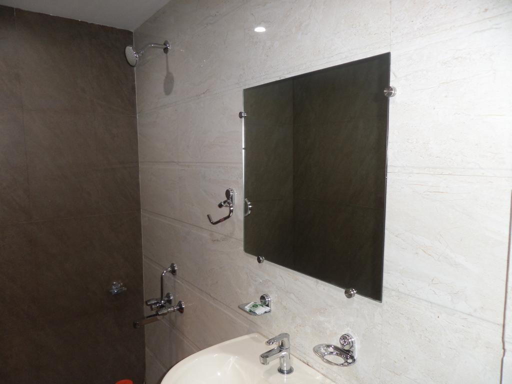 舍地 Sai Heera Residency酒店 外观 照片