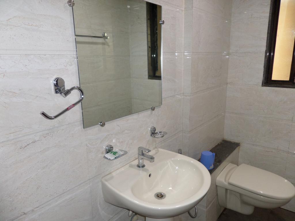 舍地 Sai Heera Residency酒店 外观 照片