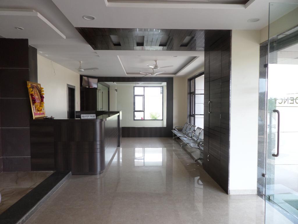舍地 Sai Heera Residency酒店 外观 照片